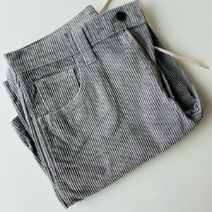 Loose-Fit Levi’s Corduroy Shorts